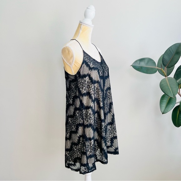 Blu Pepper lace overlay strappy mini slip dress - Picture 4 of 6